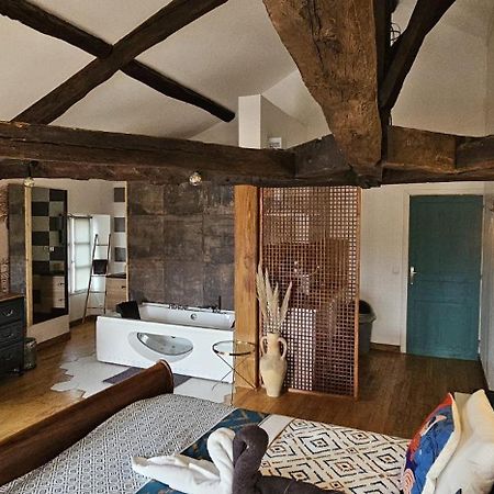 Suite Penthouse Romantique, Confolens, Charente Zewnętrze zdjęcie