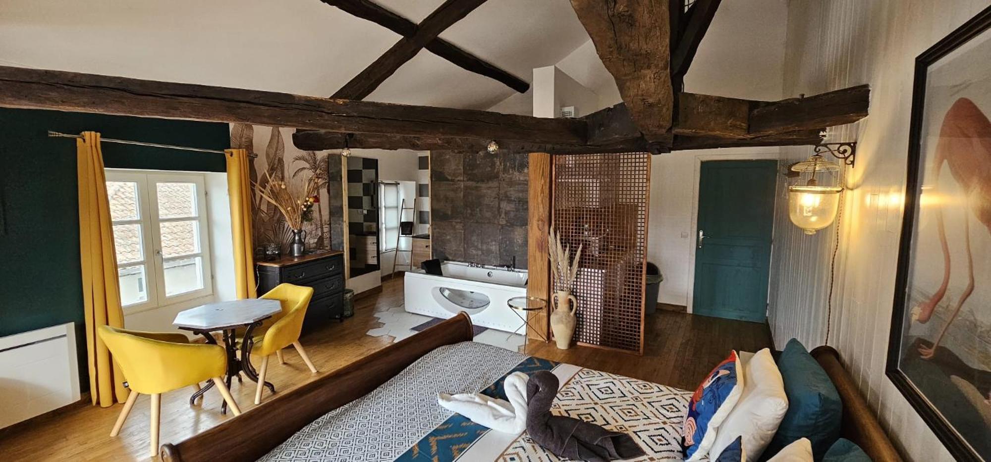 Suite Penthouse Romantique, Confolens, Charente Zewnętrze zdjęcie