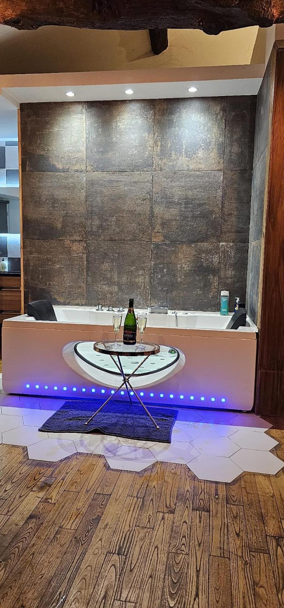 Suite Penthouse Romantique, Confolens, Charente Zewnętrze zdjęcie