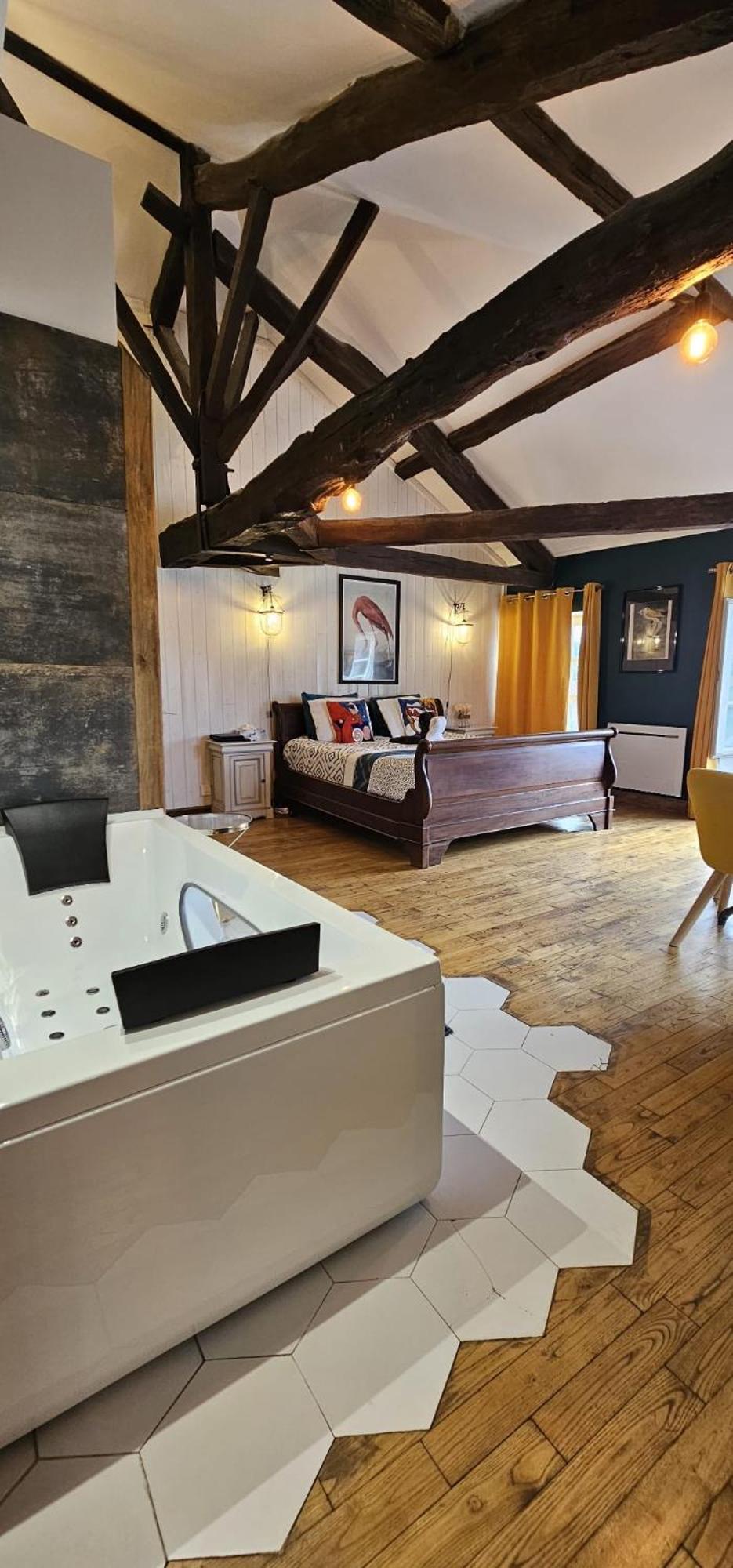 Suite Penthouse Romantique, Confolens, Charente Zewnętrze zdjęcie