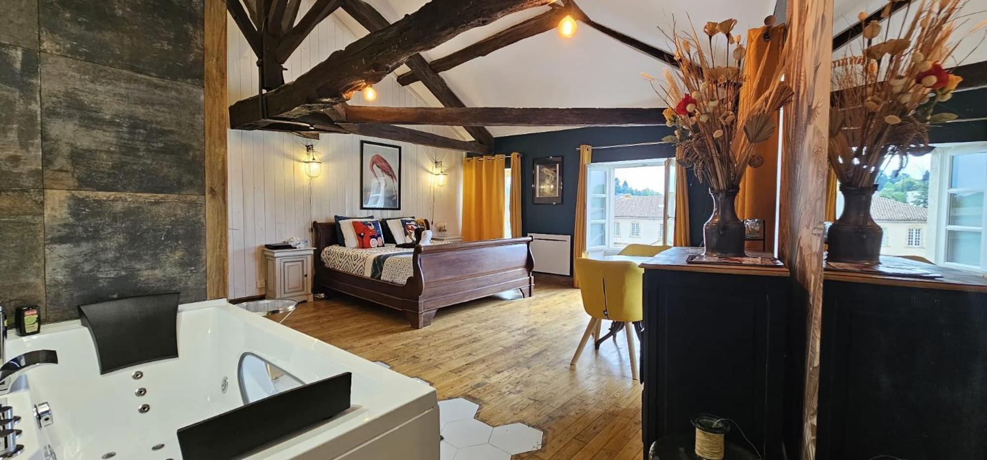 Suite Penthouse Romantique, Confolens, Charente Zewnętrze zdjęcie